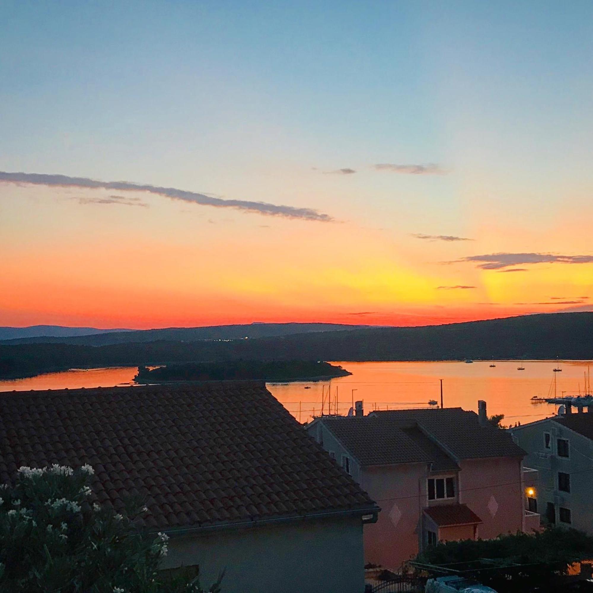 Holiday Place Veli Dvor - Vacation House With Private Garden In Old Town Punat Exterior foto